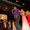 Francky Vincent fait la chenille avec les miss durant la 41e élection de Miss Côte d'Opale le 29 août 2013 au Palais des Congrès du Touquet-Paris-Plage