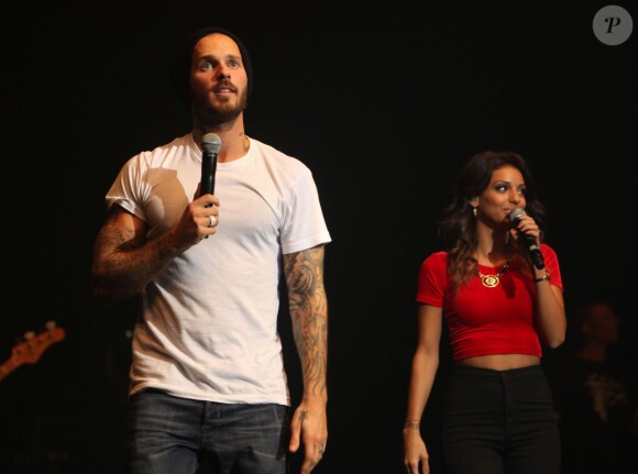 Matt Pokora et Tal chantent ensemble sur la scène de l'Olympia pour le concert "Leurs voix pour l'espoir" (deuxième edition) qui vise à aider la recherche contre le cancer du pancréas. Paris, le 12 septembre 2013.