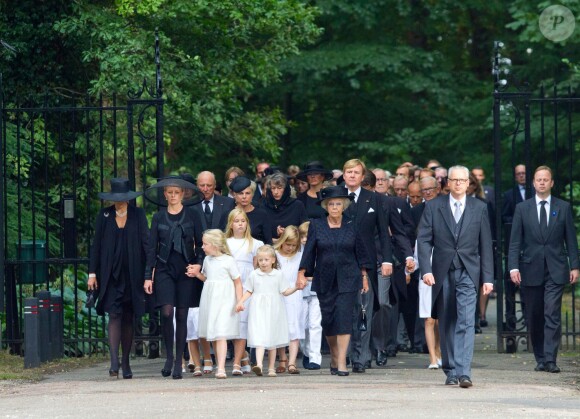 Obsèques du prince Friso le 16 août 2013 à Lage Vuursche : le cortège funèbre après l'enterrement...
