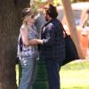 Exclusif - Jennie Garth et son nouveau compagnon Michael Shimbo regardent les filles de l'actrice jouer au football à Los Angeles. Le 8 septembre 2013.