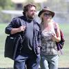 Exclusif - Jennie Garth et son nouveau compagnon Michael Shimbo regardent les filles de l'actrice jouer au football à Los Angeles. Le 8 septembre 2013.