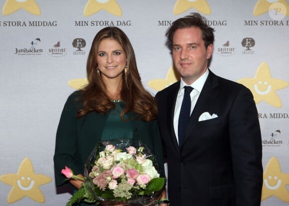 La princesse Madeleine, enceinte et accompagnée par son époux Chris O'Neill, prenait part le 16 septembre 2013 à un gala de l'association Min Stora Dag au musée Junibacken à Stockholm.
