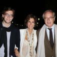 Christine et Olivier Orban avec leur fils lors de la générale de la pièce Nina au Théâtre Edouard VII à Paris le 16 septembre 2013.