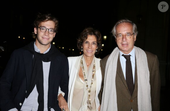 Christine et Olivier Orban avec leur fils lors de la générale de la pièce Nina au Théâtre Edouard VII à Paris le 16 septembre 2013.