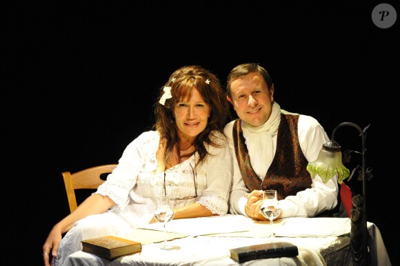 Clémentine Célarié et Thierry Monfray dans le spectacle "Des Nouvelles de Maupassant" au Théâtre du Petit Hébertot, le 16 septembre 2011. 