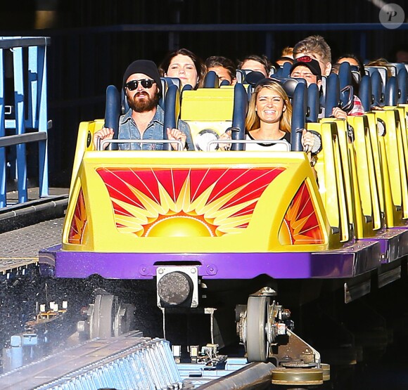 Exclusif - Le couple Aaron Paul et sa femme Lauren Parsekian s'amusent à Disneyland. Le 17 septembre 2013 en Californie.