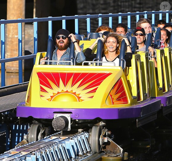 Exclusif - Aaron Paul et sa femme Lauren Parsekian s'amusent à Disneyland. Le 17 septembre 2013 en Californie.