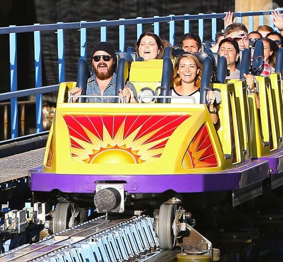 Exclusif - Aaron Paul et sa femme Lauren Parsekian s'amusent à Disneyland. Le 17 septembre 2013 en Californie.