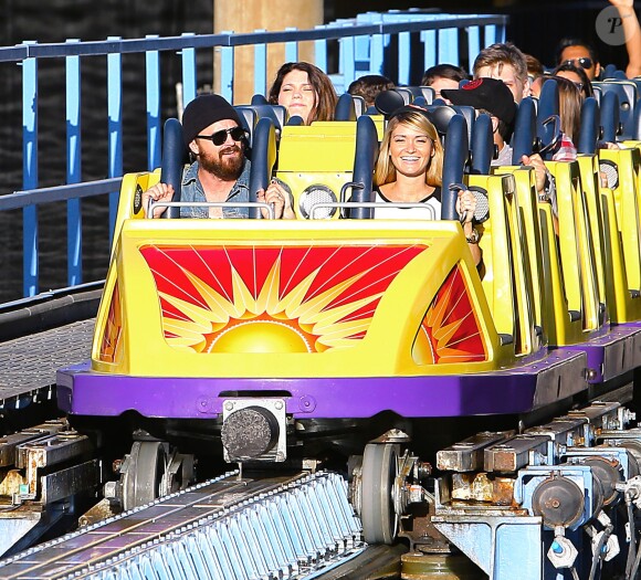 Exclusif - Aaron Paul et sa femme Lauren Parsekian s'amusent à Disneyland. Le 17 septembre 2013 en Californie.