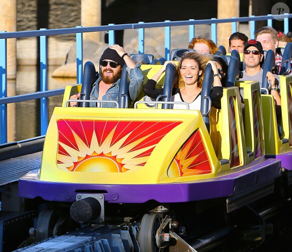 Exclusif - Aaron Paul et sa femme Lauren Parsekian s'amusent à Disneyland. Le 17 septembre 2013 en Californie.