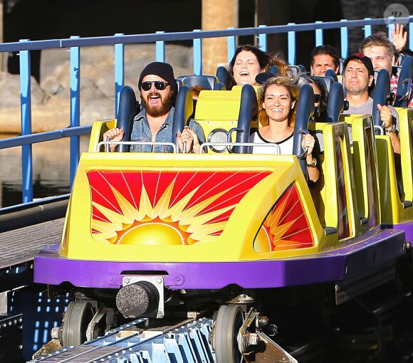 Exclusif - Aaron Paul et sa femme Lauren Parsekian s'amusent à Disneyland. Le 17 septembre 2013 en Californie.