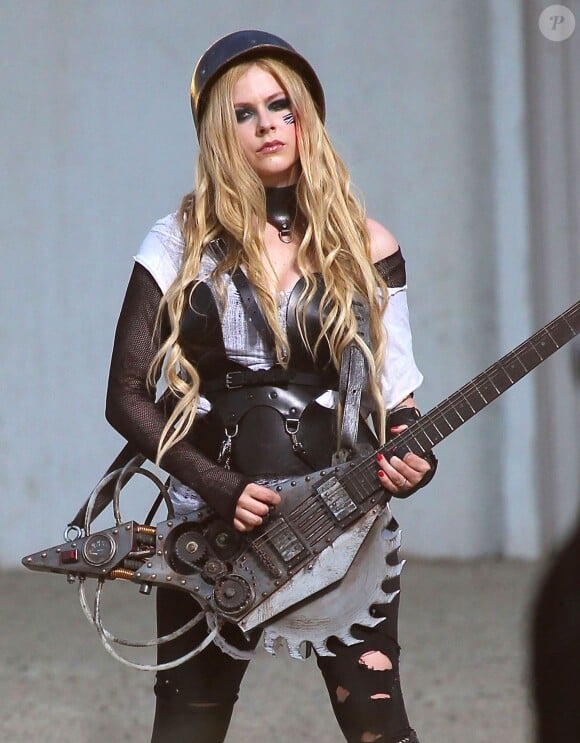 Avril Lavigne sur le tournage de son nouveau clip à Los Angeles, le 26 juillet 2013