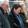 La famille de Jacques Villeret, sa mère Annette, sa soeur Ghislaine et son père, lors de son enterrement à Loches le 3 février 2005.