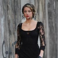 Amber Heard : Sombre et sexy, l'électrique star irradie en femme fatale