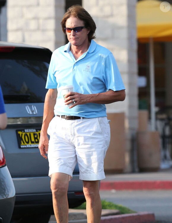 Exclusif - Bruce Jenner s'arrête prendre un café au Starbucks à Thousand Oaks, le 3 juillet 2013.