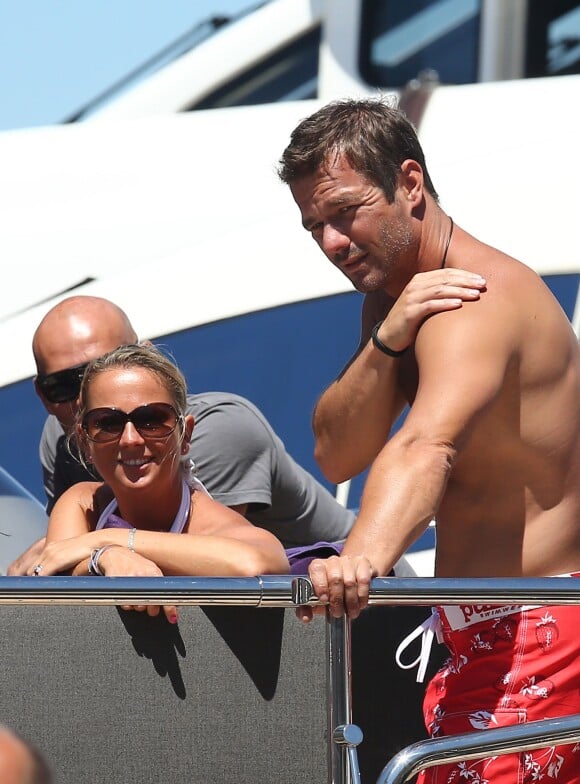 Sébastien Loeb et sa femme Séverine sur leur bateau à Saint-Tropez le 23 juillet 2012