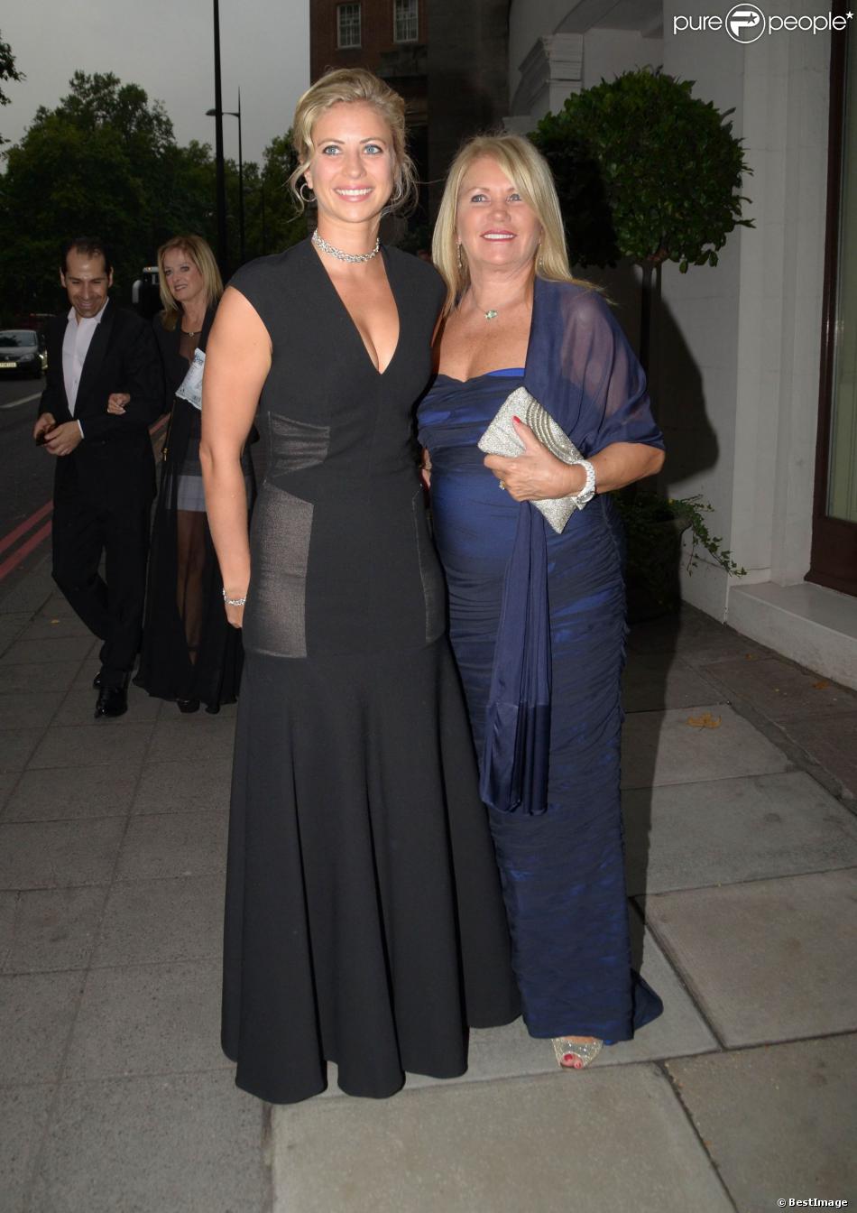 Holly Branson et sa mère Joan lors de la soirée de charité Boodles Boxing Ball à l&#039;hôtel Grosvenor House le 21 septembre 2013 à Londres