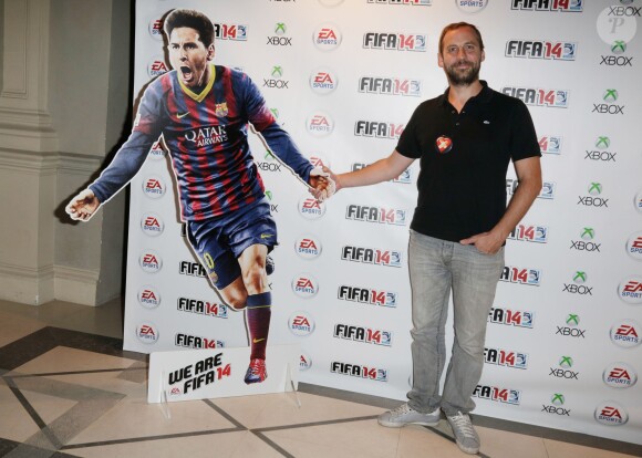 Fred Testot à la soirée de lancement de FIFA 14, organisée à la Gaîté Lyrique, à Paris, le 23 septembre 2013. La simulation de foot d'EA Sports sort le 26 septembre.