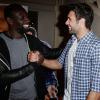 Salvatore Sirigu avec Omar Sy à la soirée de lancement de FIFA 14, organisée à la Gaîté Lyrique, à Paris, le 23 septembre 2013. La simulation de foot d'EA Sports sort le 26 septembre.