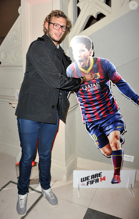 Amaury Leveaux à la soirée de lancement de FIFA 14, organisée à la Gaîté Lyrique, à Paris, le 23 septembre 2013. La simulation de foot d'EA Sports sort le 26 septembre.