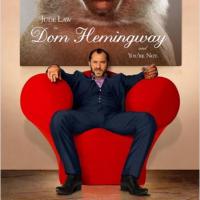 Jude Law, ex-taulard avide et sous acides, montre ses fesses dans Dom Hemingway