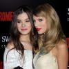 Hailee Steinfeld et Taylor Swift lors de la première du film Romeo and Juliet à Hollywood, le 24 septembre 2013.