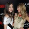 Hailee Steinfeld et Taylor Swift lors de la première du film Romeo and Juliet à Hollywood, le 24 septembre 2013.