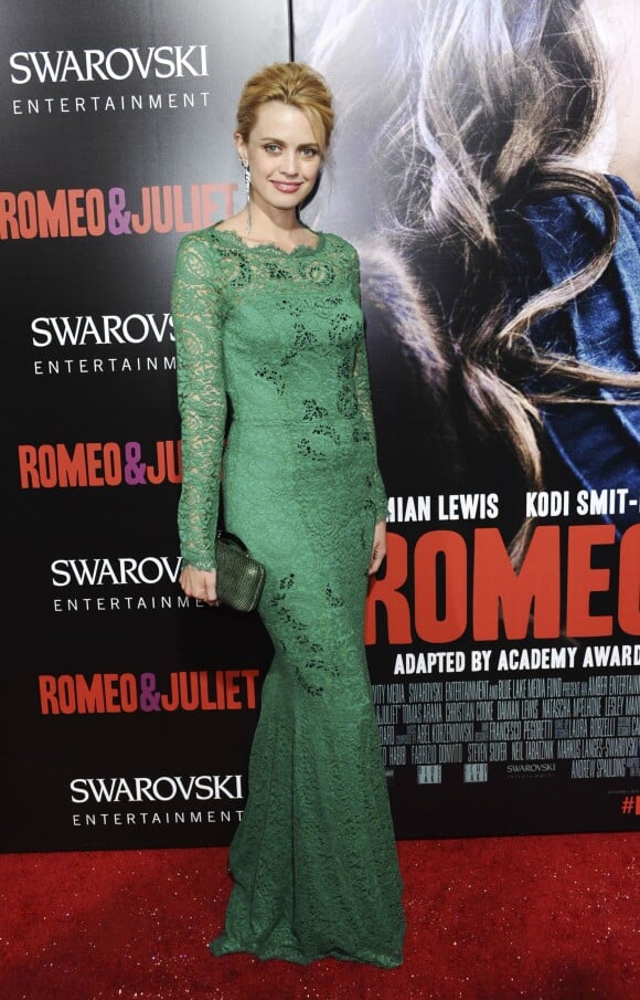 Nathalie Rapti Gomez lors de la première du film Romeo and Juliet à Hollywood, le 24 septembre 2013.