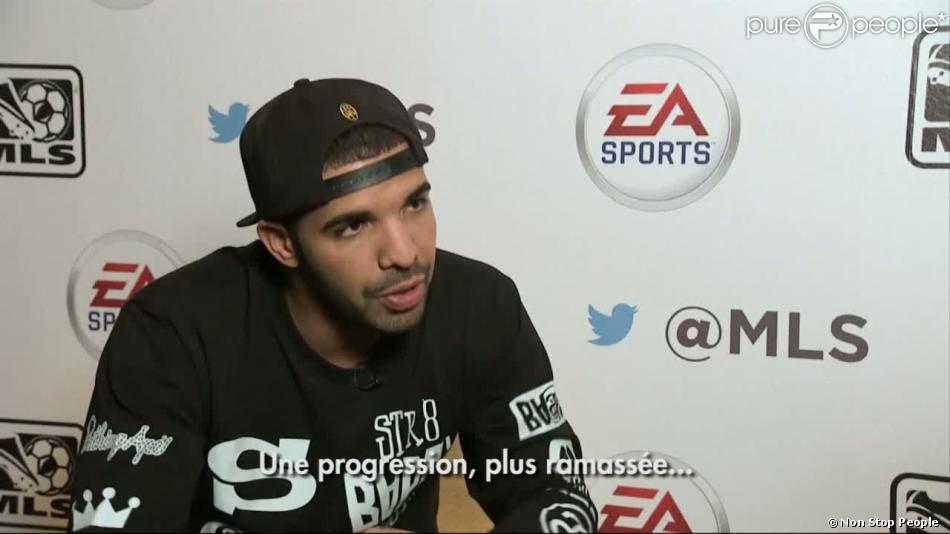 Drake parle de son troisième album Nothing was the Same lors de la soirée de lancement du jeu vidéo FIFA 14 à l&#039;Union Square Ballroom. New York, le 23 septembre 2013.