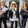 Dina Lohan, mère de Lindsay, fait du shopping avec des amies à The Grove à Los Angeles. Le 1er février 2013.