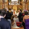 Moment d'intense émotion, devant l'autel... Mariage de Sophie de Schönburg-Gauchau, fille de la princesse Marie-Louise de Prusse et du comte Rudolf de Schönburg-Gauchau, avec Carles Andreu, le 15 septembre 2013 à Ronda, près de Marbella, en Andalousie.