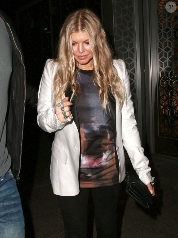 Les jeunes parents Fergie et Josh Duhamel vont dîner au restaurant à Beverly Hills, le 25 septembre 2013.