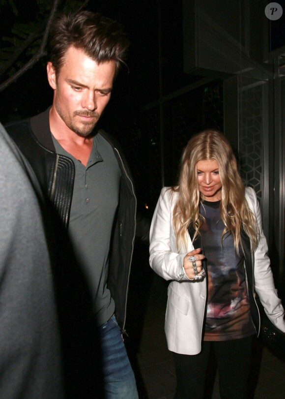 Les jeunes parents Fergie et Josh Duhamel vont dîner au restaurant à Beverly Hills, le 25 septembre 2013.