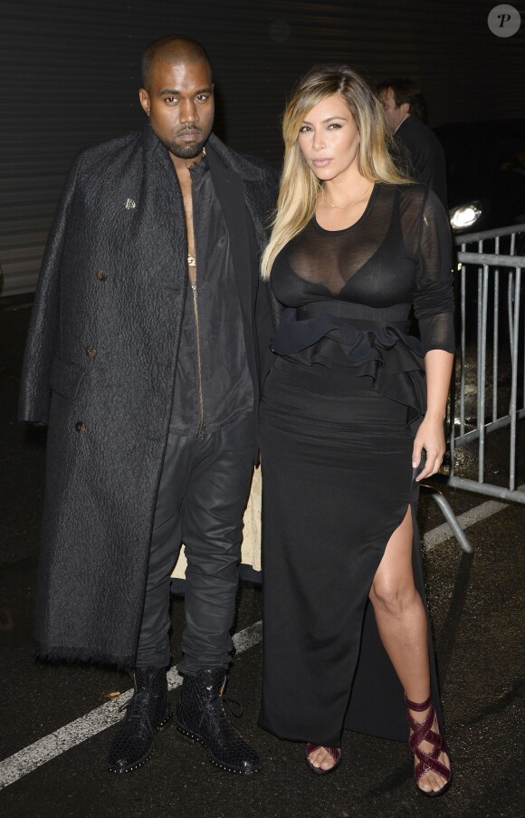 Kim Kardashian et Kanye West arrivent au défilé Givenchy le 28 septembre 2013 à Paris