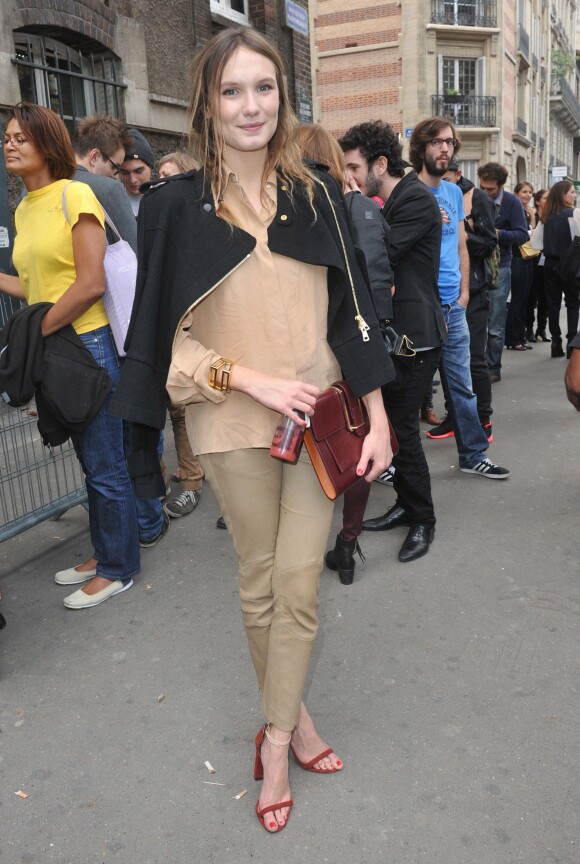 Ana Girardot lors du défilé Chloé printemps-été 2014 au Lycée Carnot. Paris, le 29 septembre 2013.
