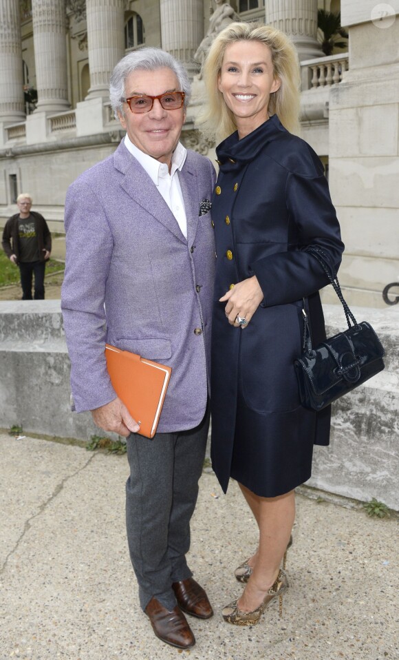 Jean Daniel Lorieux et sa femme Laura Restelli Brizard arrivent à la galerie sud est du Grand Palais pour assister au défilé Leonard printemps-été 2014. Paris, le 30 septembre 2013.