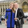 Sarah Marshall et Jean Claude Jitrois arrivent à la galerie sud est du Grand Palais pour assister au défilé Leonard printemps-été 2014. Paris, le 30 septembre 2013.