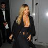 Kim Kardashian, ultra sexy, quitte le Publicis Drugstore après la projection du film Mademoiselle C. Paris, le 1er octobre 2013.