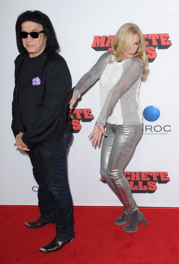 Gene Simmons et Shannon Tweed lors de la première de Machete Kills aux Regal Cinemas de Los Angeles, le 2 octobre 2013.
