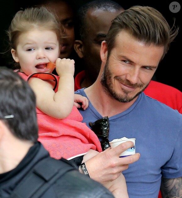 David Beckham et sa fille Harper au restaurant Le Jules Verne à la Tour Eiffel à Paris le 5 mai 2013