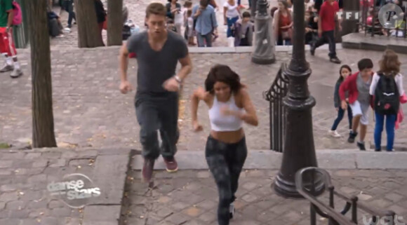 Tal s'entraîne pour 'Danse avec les stars 4' dans le quartier de Montmartre à Paris. Octobre 2013. Elle gravit à toute allure les marches du quartier.