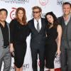 Owain Yeoman (à droite) avec l'équipe du Mentalist (Tim Kang, Amanda Righetti, Simon Baker, Robin Tunney) le 13 octobre 2012 lors de la soirée célébrant le 100e épisode de la série Mentalist, à Los Angeles.