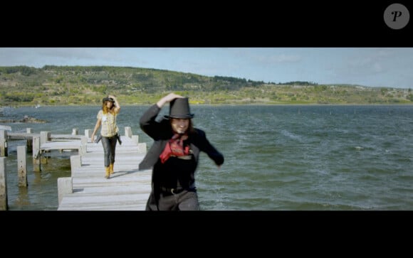 Image du clip "Temps plus vieux" de Zazie avec son compagnon Philippe Paradis, octobre 2013.
