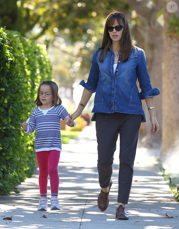 Jennifer Garner va chercher ses filles à l'école. Santa Monica, le 7 octobre 2013.