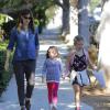 Jennifer Garner va chercher ses filles Seraphina et Violet à l'école à Santa Monica, le 7 octobre 2013.