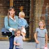 Jennifer Garner avec ses enfants, Violet, Seraphina et Samuel Garner Affleck à New York, le 5 octobre 2013.