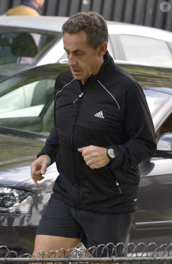 Nicolas Sarkozy fait son jogging avenue Foch à Paris, le 8 octobre 2013.