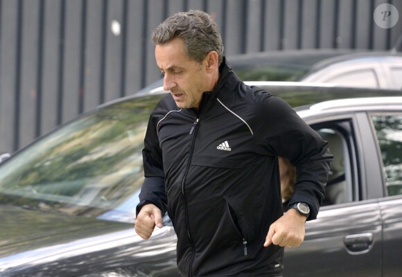 L'ex-président Nicolas Sarkozy fait son jogging à Paris, le 8 octobre 2013.