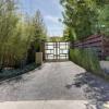 Zac Efron s'est acheté cette maison à Los Angeles, pour 3,9 millions de dollars.