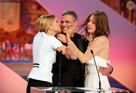 Léa Seydoux, Abdellatif Kechiche et Adèle Exarchopoulos à Cannes, le 26 mai 2013.